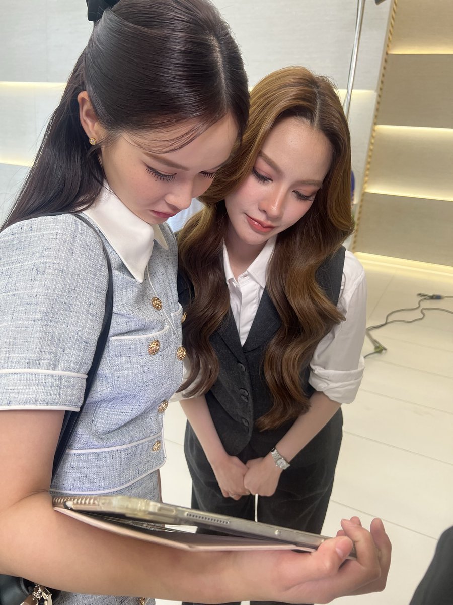 DQSpecial's tweet photo. เอ๊ะ ใครบ่นคิดถึงคุณควีนน้องเบ๊บนะคะ 👀
พี่แสงโทรมเห็นแว้บๆ 🫣

#WaitingforDQSP
#SnurEntertainment
#TKphinyanech #nurdesoraya
#TKNur https://t.co/8rR2eEnWYo