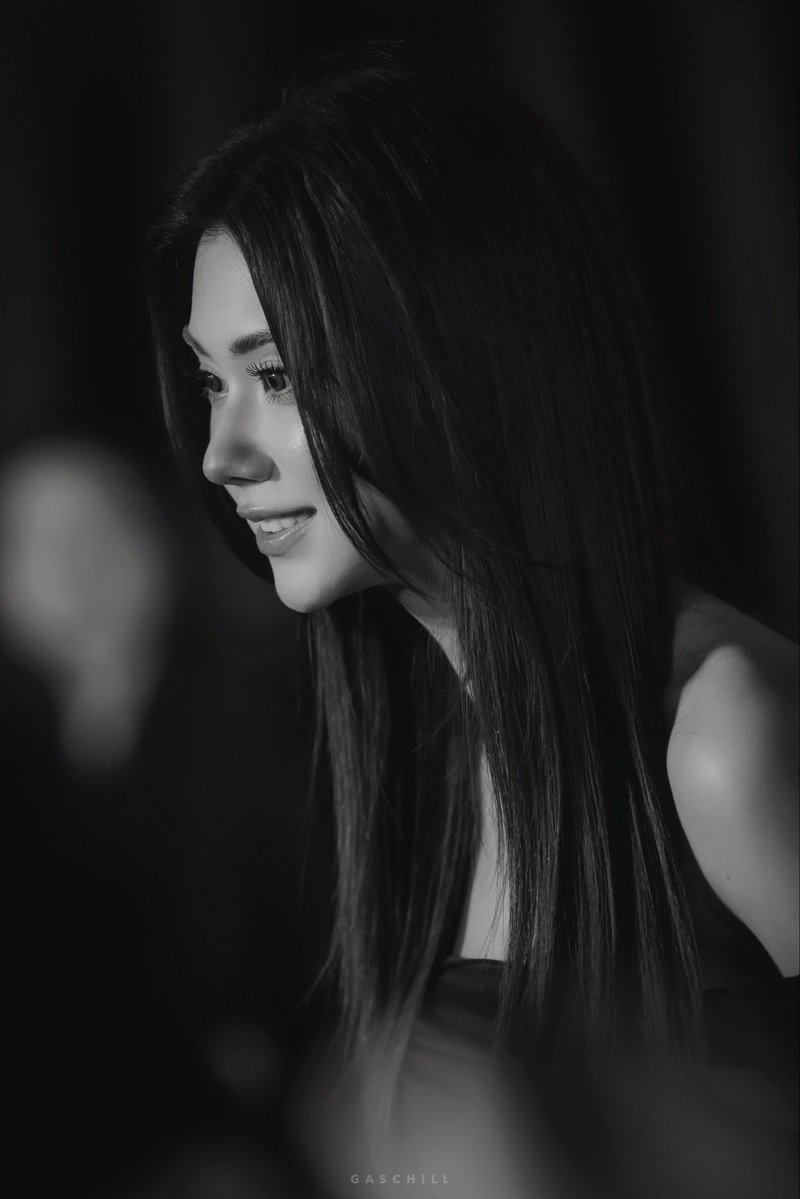 M4ggieSpencer's tweet photo. @LenaMiu_CH3 Her beauty is absolutely wonderful. Lena has a presence that makes it impossible to look away. 

GALA PREMIERE WITH LENA
#ธี่หยดสมิงเขขวางxLena https://t.co/lk7eKBAtwR