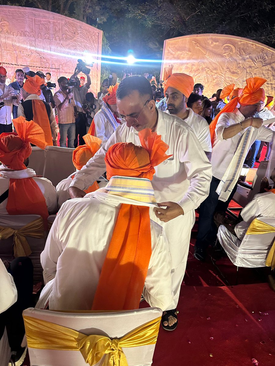 PavanRanaRSS's tweet photo. आज सेवा संकल्प अभियान के अंतर्गत वडनगर से वाराणसी की यात्रा पर निकले यात्रियों ने दिल्ली में भगत सिंह एवं बटुकेश्वर दत्त से जुड़े Bomb Case न्यायालय स्थल का दौरा किया।

शहीद-ए-आजम भगत सिंह जी की जयंती पर भगत सिंह, सुखदेव एवं राजगुरु को पुष्पांजलि अर्पित कर भावपूर्ण श्रद्धांजलि दी https://t.co/I6grCHyLEN