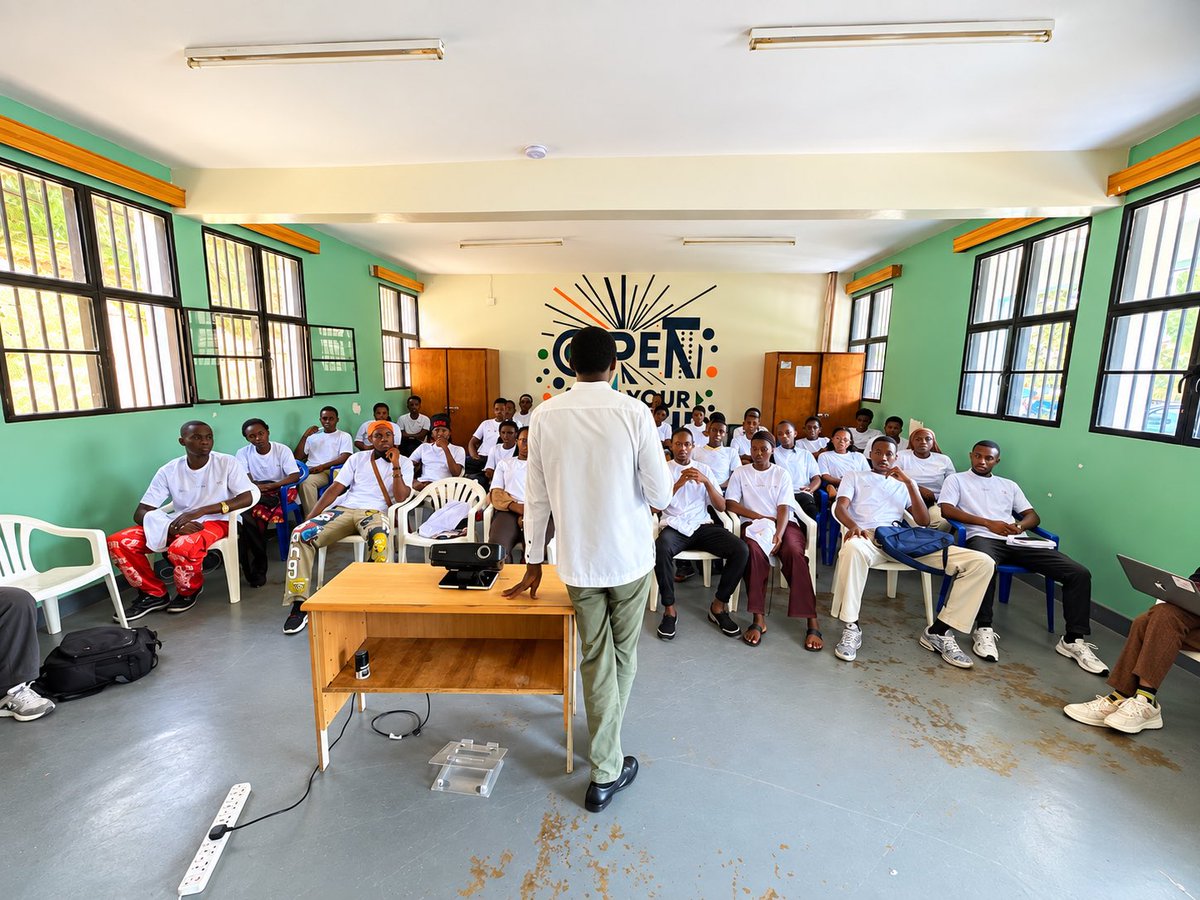 LoveInArtshub's tweet photo. Cohort 4 - Day 1! 

Today marks the beginning of our 6-month training program in Photography, Videography &amp; Filmmaking.

Welcome, Cohort 4. Let the journey begin!

Thanks to @Yego_Kimisagara @imbutofoundation @rtb_rwanda 
@worldconnectus @TonyElumeluFDN @ole_ent1 https://t.co/4rrsyHi446