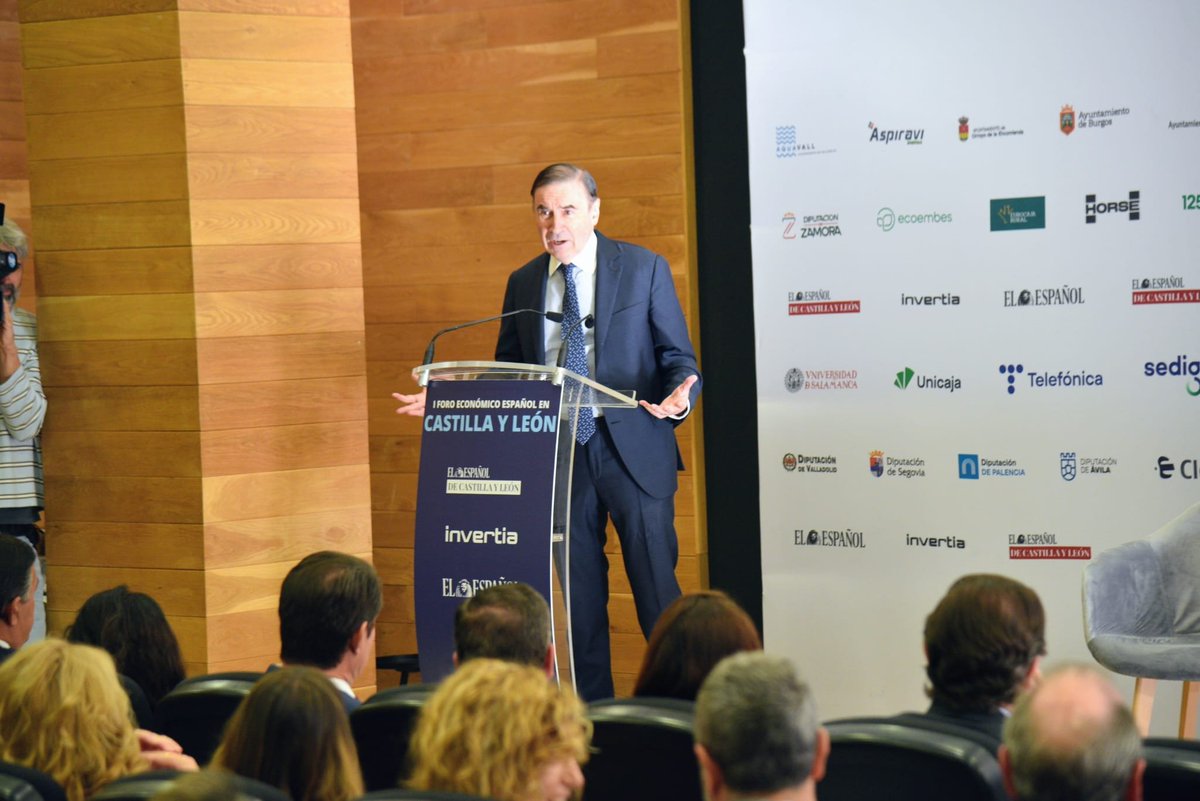 luismiggago's tweet photo. Hoy he acompañado a @alferma1 en el I Foro Económico de @elespanolcom @noticiascyl, un espacio para compartir ideas y abordar los retos y las oportunidades de nuestra Comunidad.
Desde @jcyl seguimos trabajando por una #CastillayLeón vigorosa y con futuro. #ForoCYL2026 https://t.co/tRVHqpo8ZO