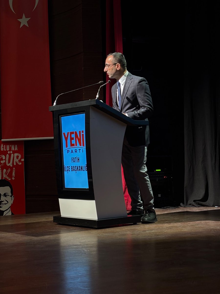 yenipartifatih's tweet photo. YENİ bir yolda, Fatih için yan yana!

YENİ Parti Fatih 1. Olağan Kongremizi  İl Başkanımız Özgür Çelik, değerli örgütümüz ve kıymetli Fatihlilerin katılımıyla gerçekleştirdik.

YENİ Partimizin bayrağını taşıyacağımız bu dönemde üyelerimizin takdiriyle ilçe başkanı seçilmiş olmanın gururunu yaşıyorum.

Tüm yol arkadaşlarıma teşekkür ederim. Şimdi hız kaybetmeden çalışmanın, yarınımızı kurtarmanın vaktidir.

Yürüyelim arkadaşlar!