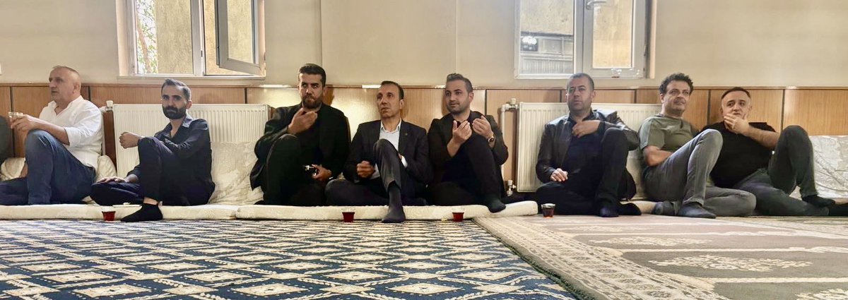Akgencyova's tweet photo. 📍 YÜKSEKOVA

TAZİYE ZİYARETİ

🔹 Esenyurt Mahallesi – Çapraz Ailesi’ne

İlçe Başkanımız Sn. Burhan YAŞAR, Gençlik Kolları Başkanımız Sn. Servet Kürşat AKKURT ve teşkilatımızla birlikte Çapraz Ailesi’ne taziye ziyaretinde bulunarak acılarını paylaştık, dualarına ortak olduk.

Merhuma Cenab-ı Allah’tan rahmet; ailesine, yakınlarına ve tüm sevenlerine sabır ve başsağlığı diliyoruz.

Mekânı cennet, makamı âli olsun. 🤲🏻