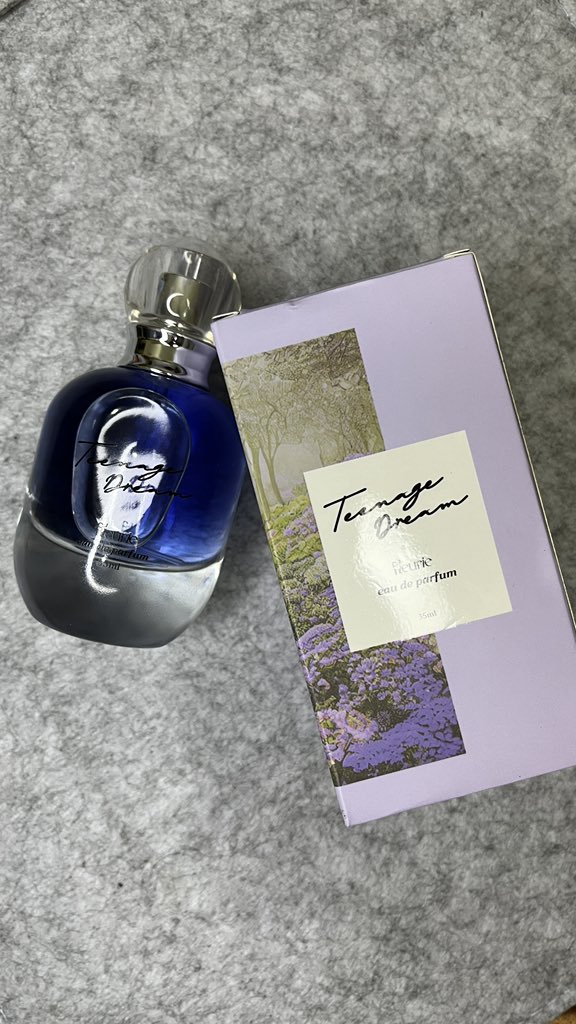 pistaciyou's tweet photo. gara-gara liat Fuji review parfum ini aku jadi penasaran… eh ternyata ENAK BGT 😭🫶🏻

Fleurie Teenage Dream tuh wanginya fruity manis tapi tetep fresh, bukan tipe manis yg bikin eneg. menurutku cocok banget buat daily karena vibes-nya tuh cewek ceria yg abis mandi terus jalan-jalan cantik 🍎🍋✨