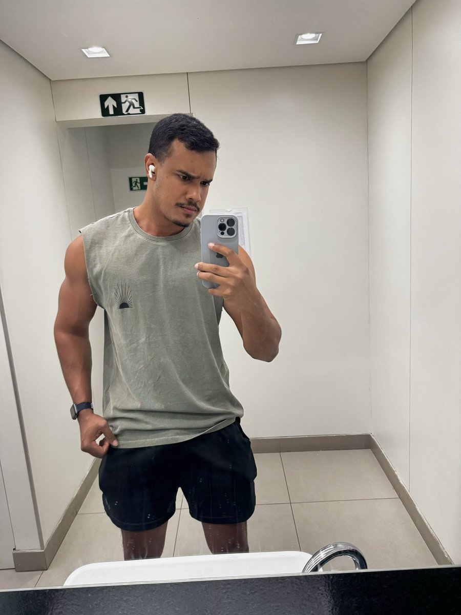 aguiarmatheus12's tweet photo. 💪🏾 https://t.co/tcKfCuolWo