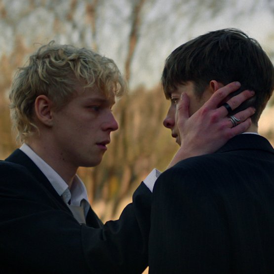 CINEMA505's tweet photo. FINALMENTE! ‘Leviticus’ estreia em novembro nos cinemas brasileiros.

Na trama, dois adolescentes precisam escapar de uma entidade violenta que assume a forma da pessoa que eles mais desejam. https://t.co/LbPwYHZ3yF