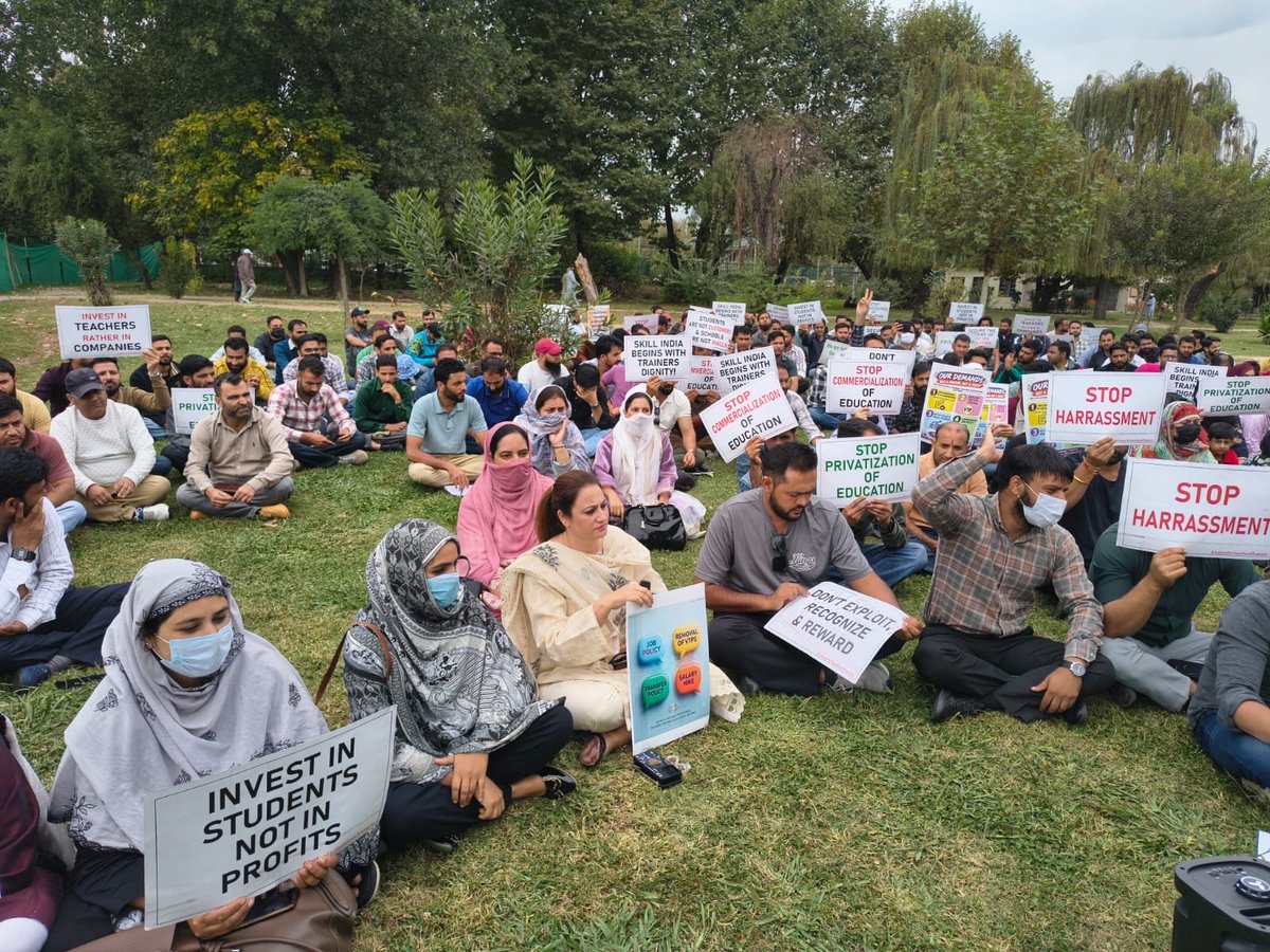 SheikhSaba14's tweet photo. Today, I joined the peaceful protest with vocational trainers to stand with them in their long-pending demands. A memorandum was submitted to the government in 2024, yet their genuine concerns remain unresolved.

I urge @CM_JnK reconsider their demands, initiate meaningful dialogue and ensure a fair and time-bound resolution. These trainers deserve justice, dignity and clarity regarding their future @JKVTWA