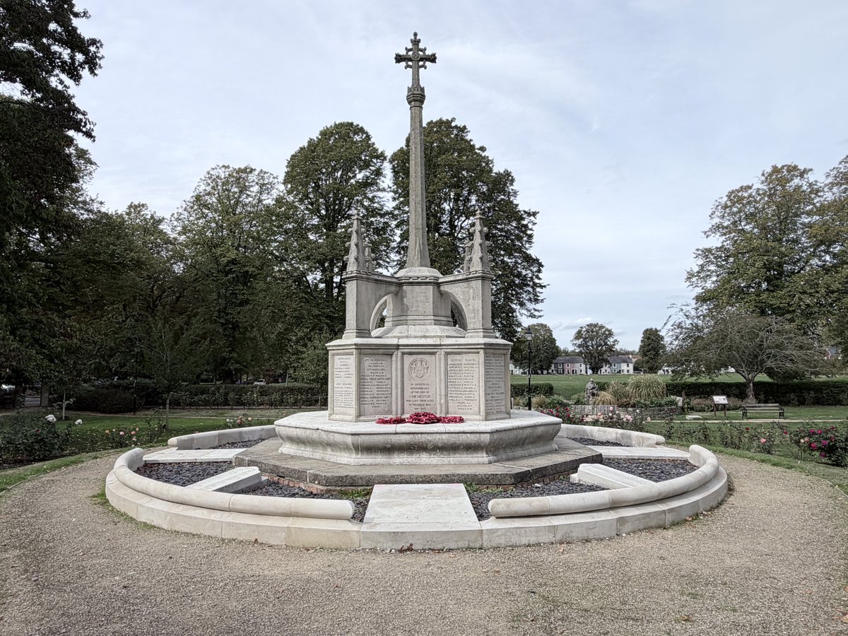 thebattleguide's tweet photo. Chichester’s war memorial. https://t.co/VQIPEc8rvM