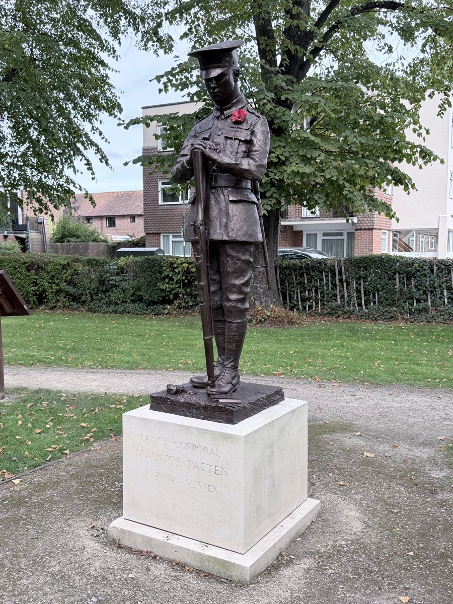 thebattleguide's tweet photo. Chichester’s war memorial. https://t.co/VQIPEc8rvM