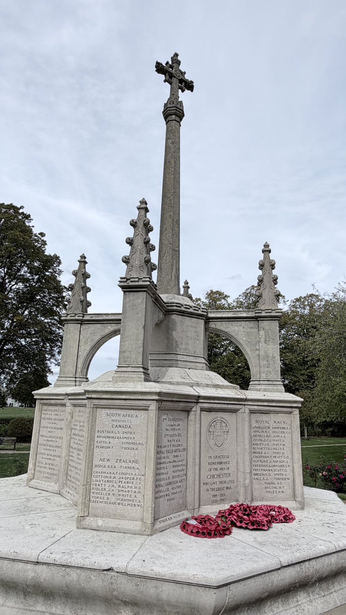 thebattleguide's tweet photo. Chichester’s war memorial. https://t.co/VQIPEc8rvM