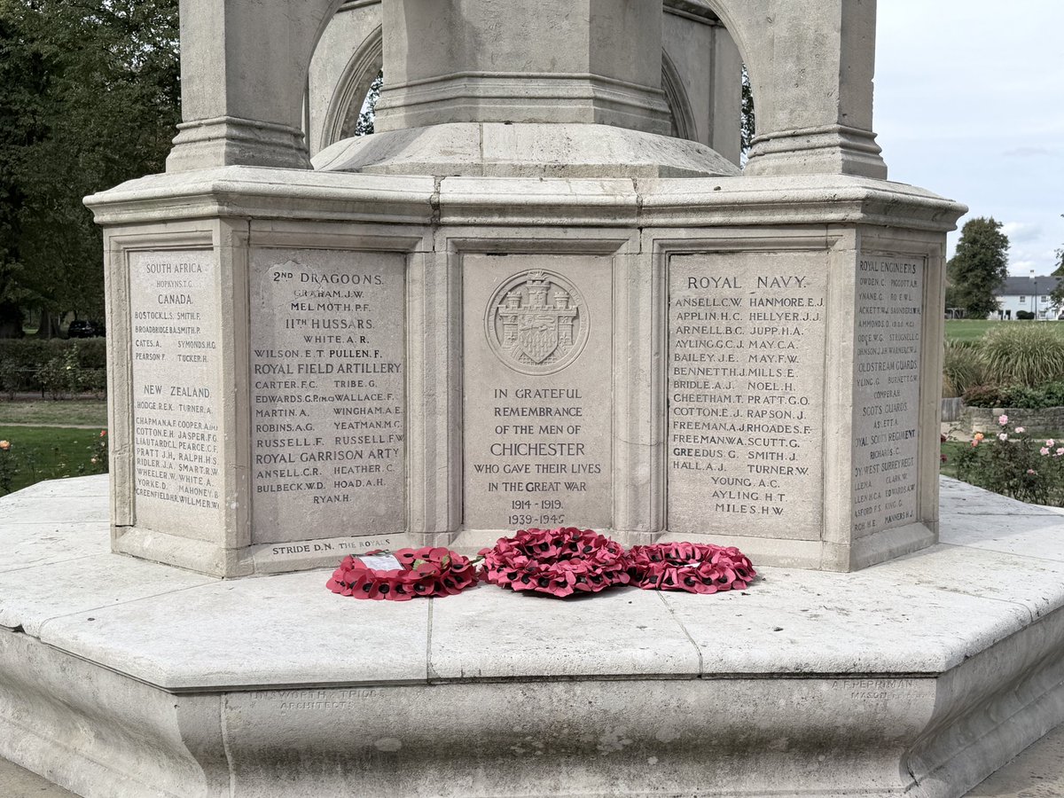 thebattleguide's tweet photo. Chichester’s war memorial. https://t.co/VQIPEc8rvM