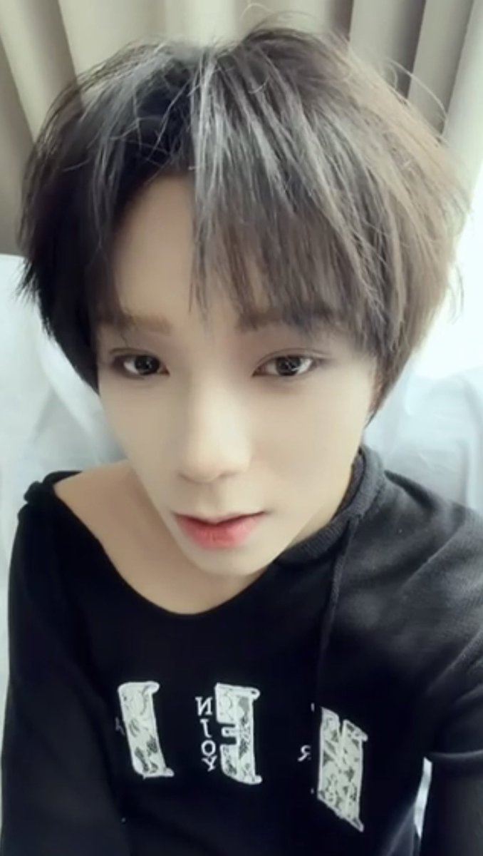 Kalmua26's tweet photo. 恭喜恭喜我终于在九月底见到六月份的王橹杰了谢谢谢谢 https://t.co/ZAgTnJaQOQ