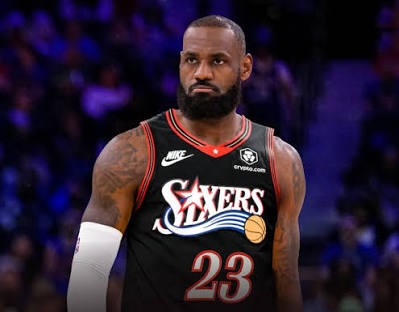 TrashTalk_fr's tweet photo. « Je n’ai pas quitté ma famille pour perdre au deuxième tour (des Playoffs), ça c’est sûr. 

Il y a du travail à faire, et je suis prêt à m’y mettre. »

- LeBron James 🍿🍿 https://t.co/Djg1iH008f