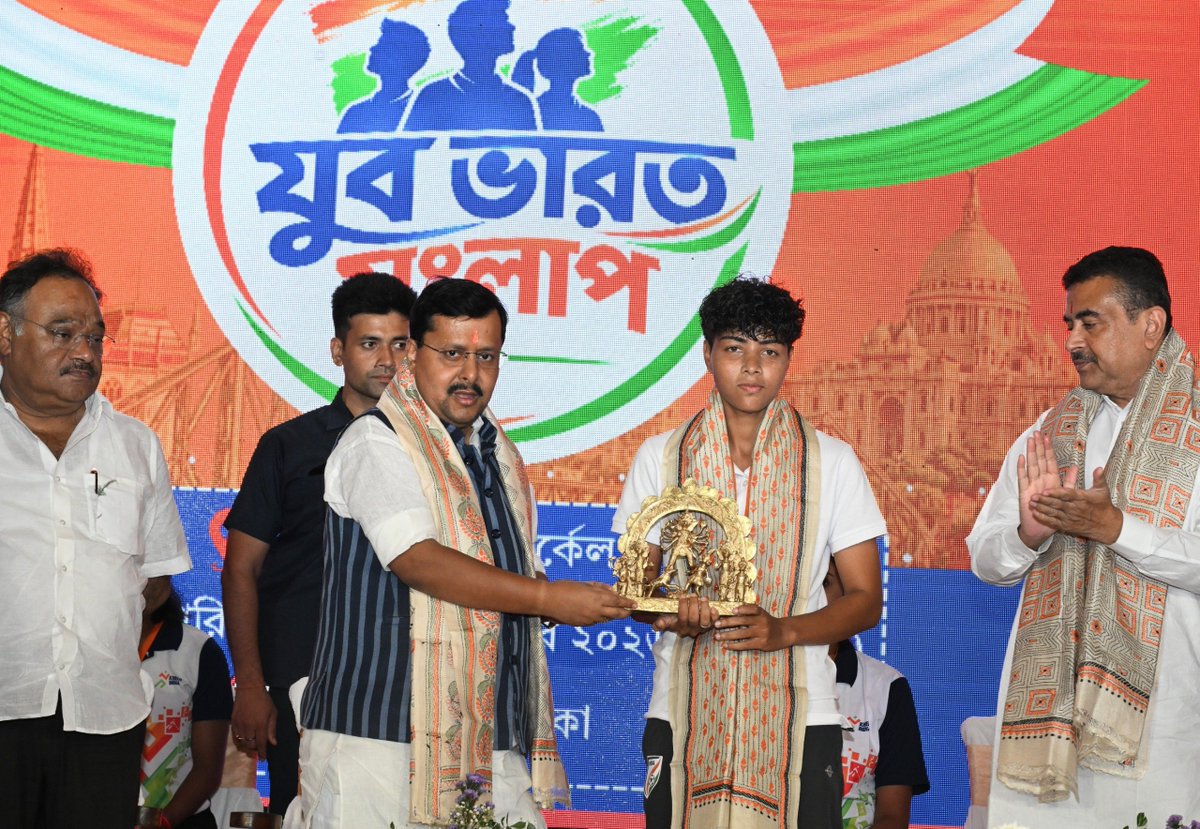 NitinNabin's tweet photo. A vibrant Yuva Samvad in Kolkata!
 
Engaging with the young minds of West Bengal was an enriching experience. Their ideas and aspirations reflect the confidence of a generation ready to shape India’s journey towards a Viksit Bharat.

কলকাতায় যুবশক্তির সঙ্গে প্রাণবন্ত আলাপচারিতা!

পশ্চিমবঙ্গের তরুণ প্রজন্মের সঙ্গে মতবিনিময়ের অভিজ্ঞতা ছিল অত্যন্ত সমৃদ্ধ। তাঁদের ভাবনা ও আকাঙ্ক্ষায় ফুটে উঠেছে এমন এক প্রজন্মের আত্মবিশ্বাস, যারা ‘বিকশিত ভারত’-এর যাত্রাকে এগিয়ে নিয়ে যাওয়ার জন্য প্রস্তুত।

@BJP4Bengal