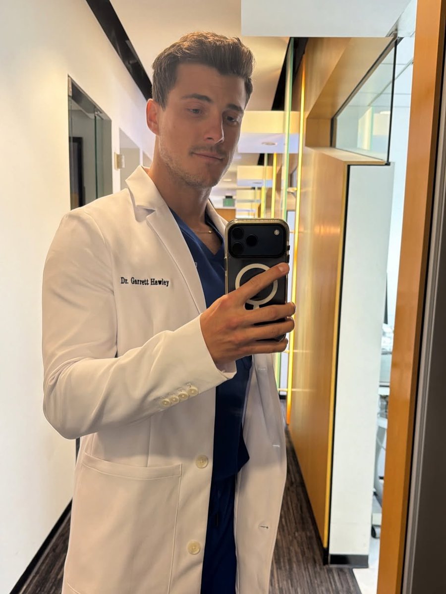 Garretthawley21's tweet photo. Happy Monday 🎊 and it’s another day to remind you to brush twice daily, floss and visit your Dentist regularly. 

Schedule your appointment today 🦷 https://t.co/c6YUF44s12