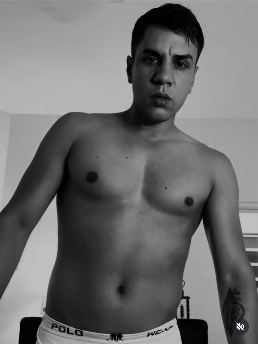 ProfessorBioWil's tweet photo. Fico bem em preto e branco...
#pretoebranco #modelando #belo https://t.co/SwYKR66qRT