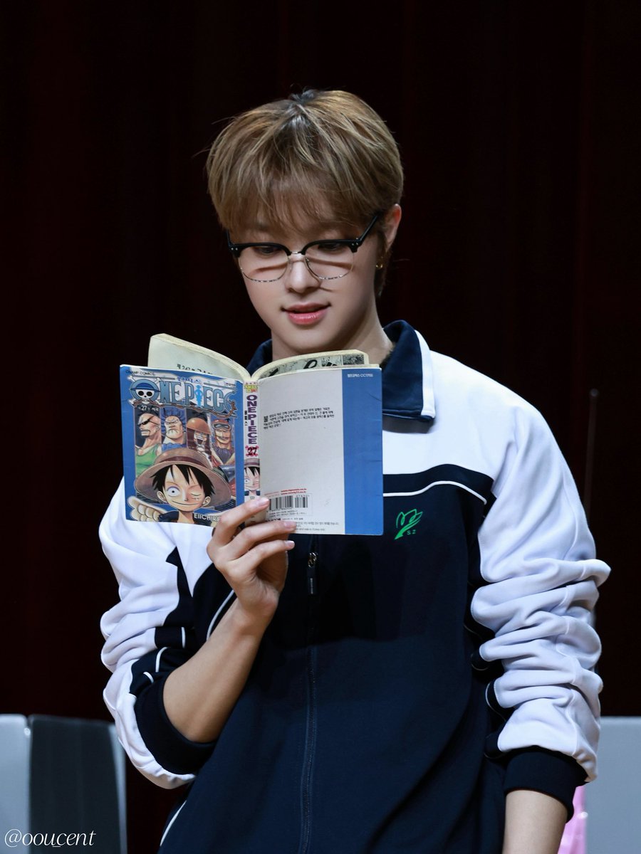 oou_cent's tweet photo. 260928 의주 선배📖  
#의주 #EJ #andTEAM #앤팀 https://t.co/XlH7gWeu7C