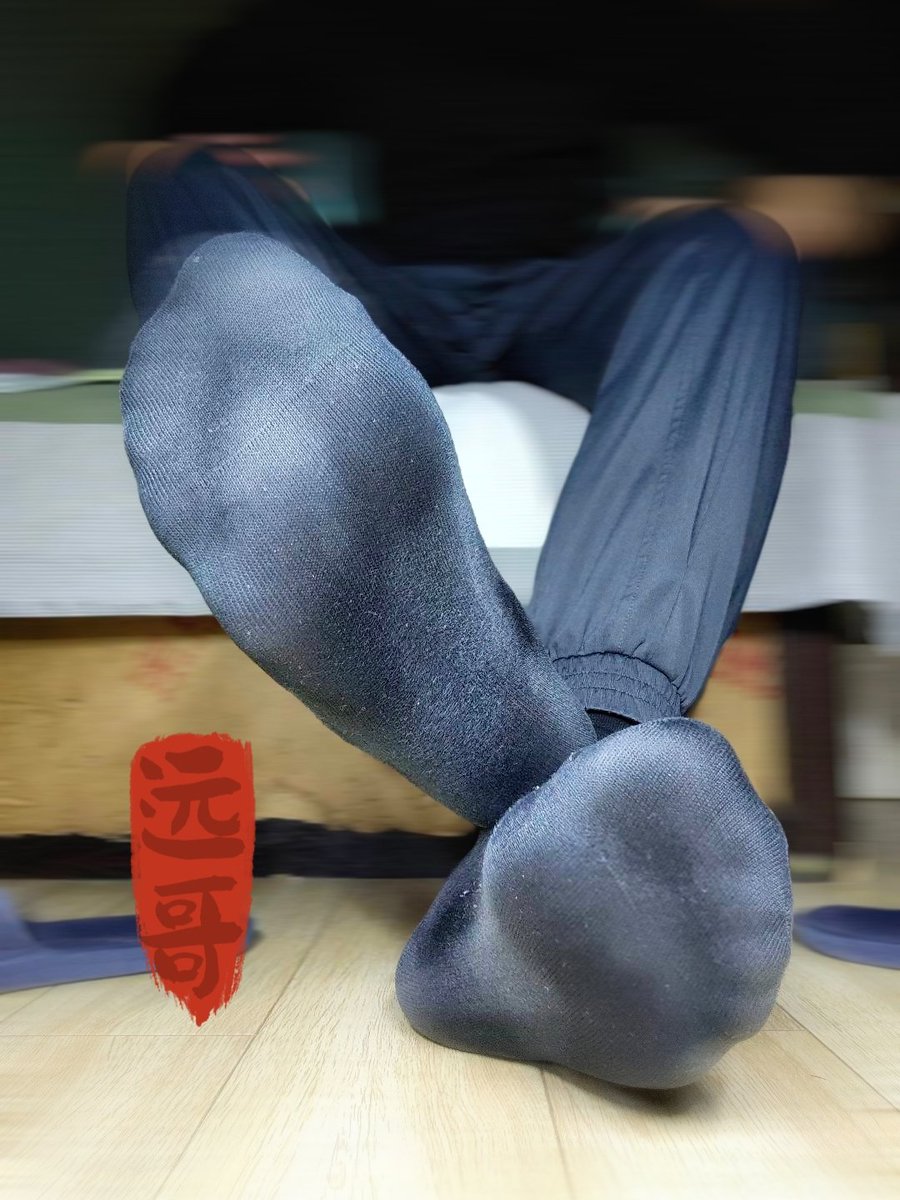 ice6884's tweet photo. 喜欢 伪
#雄臭黑袜 https://t.co/4YhGG8YCcq