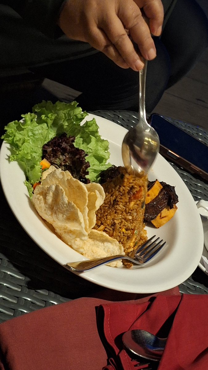 doydery's tweet photo. merayakan ultah hendery dengan MAKAN ENAK https://t.co/5lgZF5dlVQ