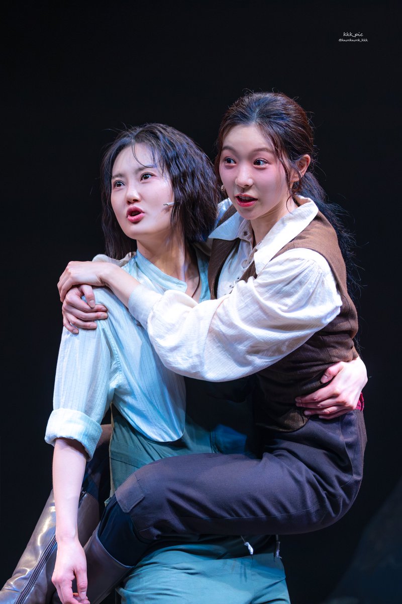 Knocknock_kkk's tweet photo. 260926 뮤지컬 청새치 막공 무대인사 포토타임

그레고리오/에벌린 #김경민
루소/밀러 #전민지 https://t.co/s6cA9ISF9d