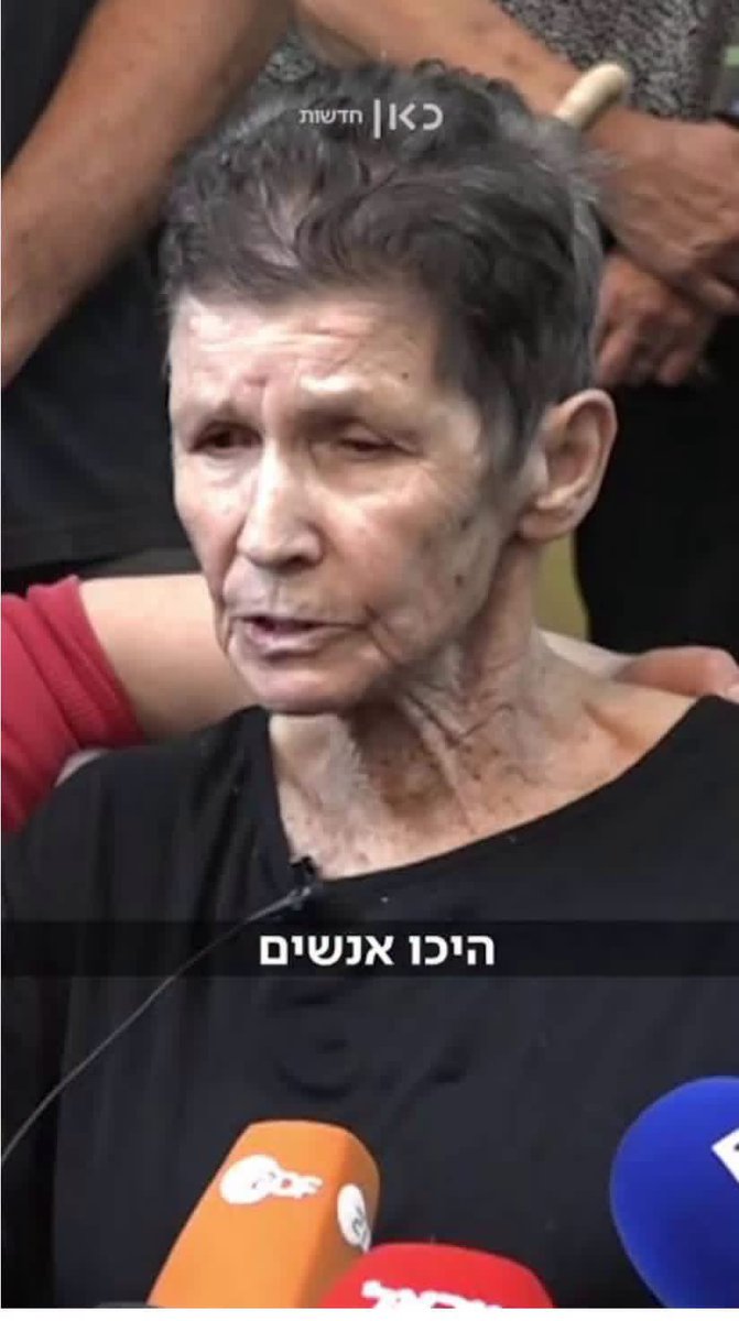 hagaylo's tweet photo. יוכבד היקרה 

אני כל כך שמח  שניצלת משבי החמאס ושום דבר לא יוכל לקלקל לי את השמחה.

וגם אם תגידי שלבן שלי יהונתן ז״ל לא היה חלק בשחרורך.
וגם אם תגידי שהממשלה לא נקפה אצבע להצלת בעלך. 
וגם אם תאמרי מילות תודה רק לשתדלניות ולא לעמך.

זה אמנם יצער ויעליב אותי נורא,
ואחשוב שאת טועה טעות גסה,
אבל צערי יתבטל לעומת השמחה
והעלבון יתגמד לעומת 
היותך חופשיה.

כי בני מעולם לא לחם על קרדיט.
ואני בטוח שאם הוא מן השמים מביט.
הוא מאושר שאת בחיק המשפחה
ולא עולה על דעתו אמירה מטורפת, מזעזעת ומחרידה
שהלוואי ותחזרי למנהרות השביה.

ושום דבר, גם לא עלבוני עלבון אב שכול, לא מצדיק איחול אכזרי וקללה.

והלוואי ונדע להתווכח בלי להשפיל.
ולחלוק בלי לשנוא.

אמן

חגי לובר