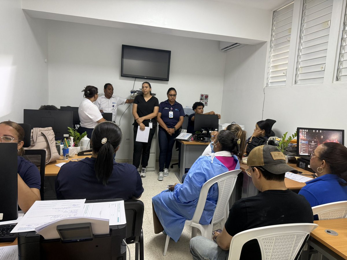 Hospitaljima's tweet photo. Fortaleciendo la calidad de nuestros servicios.

La directora, Dra. Karina Blanco, llevó a cabo una valiosa jornada de socialización con los encargados de los diferentes departamentos de este centro hospitalario, con el propósito de fortalecer la calidad de nuestros servicios. https://t.co/otMJi2vH79