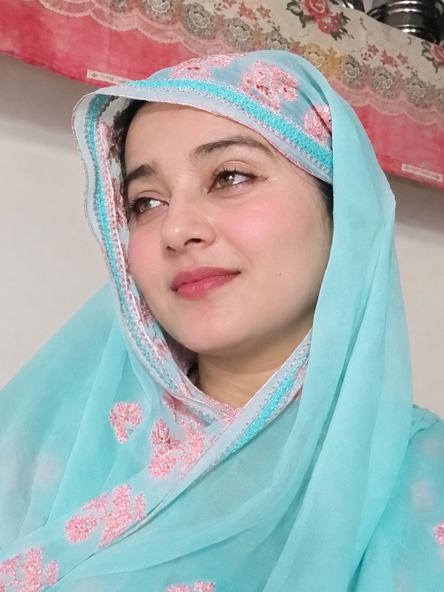 SaraNiaziPTI's tweet photo. اے زندگی مجھسے دور نہ ھو ابھی تو مجھے جینا اچھا لگا تھا
ابھی تو کسی سے  محبت ھوئی ابھی تو خوابوں کو سجانا اچھا لگا تھا https://t.co/BA2sWci1vq
