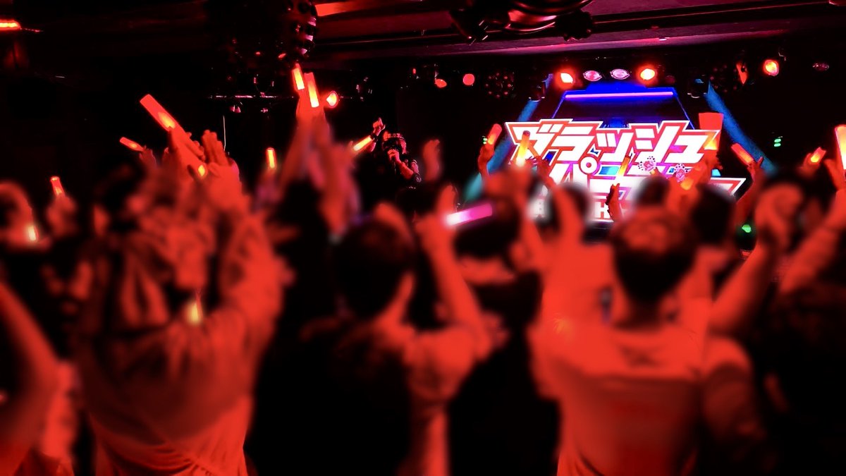 yoshiki_desk's tweet photo. #LEAFEXPO でのイベント現場で知り合って、12月12日(土)新宿ライブハウス開催のライブ予約してくれた方々ありがとうッ!
90人超えてあと少しで100人になるので、見掛けた方ライブ予約待ってる!
100人超える前に予約したら最初の『100人』達成メンツって言える!
遊び来てな!
#ブラッシュパーティー https://t.co/ipjqY9AEKc