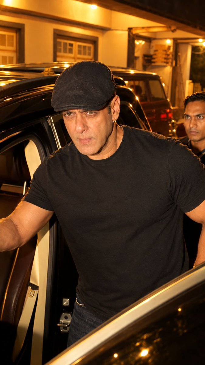 Siddharthheree's tweet photo. Monster is coming to break all records on Eid 2027🥶💥
#SalmanKhan𓃵 #SVC63 #Monster https://t.co/8yXdM2uwyw