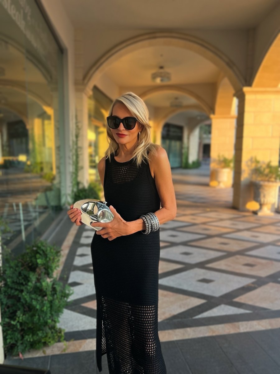 johnnelson62tny's tweet photo. Yes! I speak fluent French thanks to my bag, but which French designer isn’t featured on it? David Bitton! Founded in Bordeaux in 1979, Buffalo Jeans is now a global denim label sold in 18+ countries. Their Addie jeans and Bronwen dress are on https://t.co/2ct3Yo6nEu