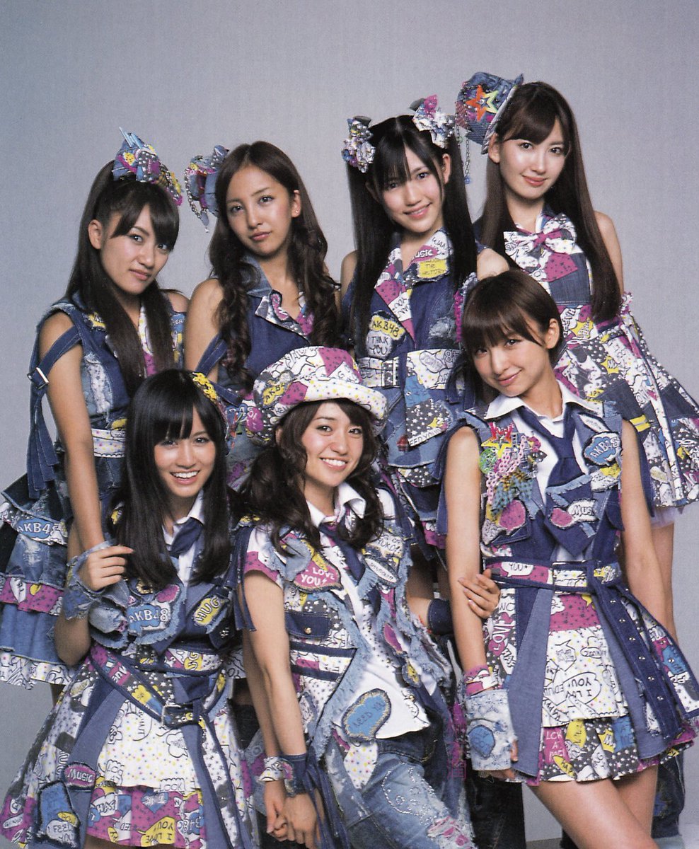 8_rivi's tweet photo. 現代のきゅるきゅる系アイドルも好きなんだけど、AKBみたいな日本の士気を上げて国を元気に景気まで良くするパワー系アイドルも恋しいт  ̫т💸💫 https://t.co/obMwcczKjm
