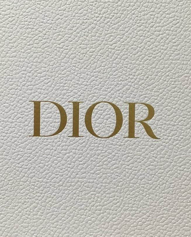 AboutMusicYT's tweet photo. Jisoo, LingOrm, Hyunjin and Wonyoung are confirmed to attend the upcoming Dior Fashion Show in Paris. https://t.co/ptedFN41Ud