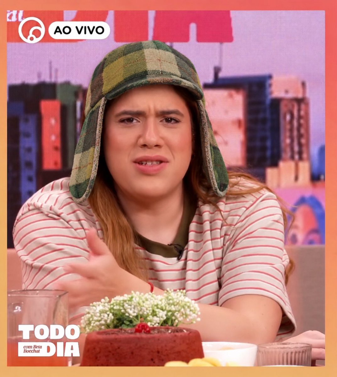 fabiogomess's tweet photo. Amo que o figurino da Beta é uma ref ao Chaves! #TodoDiaComBetaBoechat https://t.co/mFRuuO1Uit