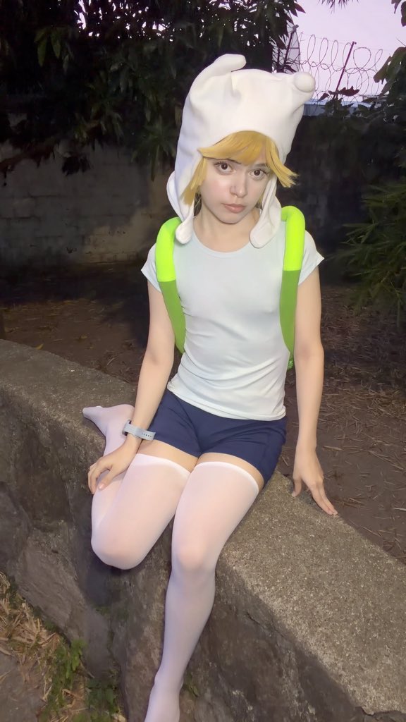 Lilnyukitty's tweet photo. Did I just steal your attention? :3 https://t.co/PWJp0gQhaJ