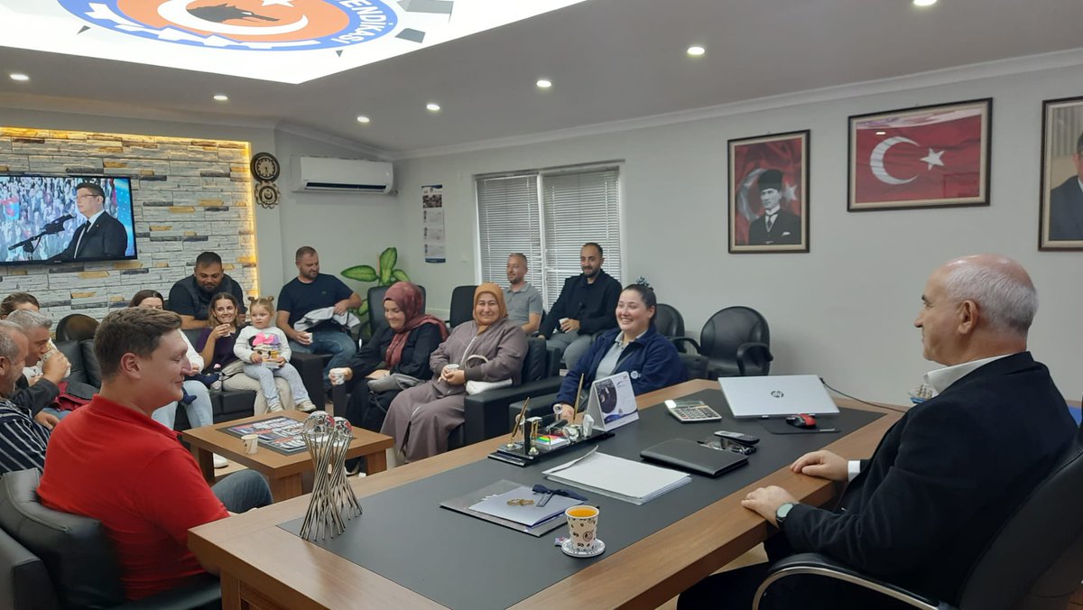 baytur1974's tweet photo. Kıymetli üyelerimiz,eşleri ve hayatta en kıymetlilerimiz çocukları ile Didim eğitim dönüşü Çok değerli Genel Başkanımız Sn Uysal Altundağ’a teşekkürlerini şubemizi ziyaret ederek ilettiler.
Üyelerimize nazik ziyaretleri için teşekkür ederiz.

#BizBüyükBirAileyiz

#TürkMetalSendikası
#LiderUysalAltundağ
#Biga1NoluŞube