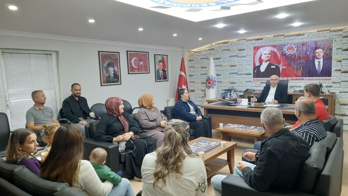 baytur1974's tweet photo. Kıymetli üyelerimiz,eşleri ve hayatta en kıymetlilerimiz çocukları ile Didim eğitim dönüşü Çok değerli Genel Başkanımız Sn Uysal Altundağ’a teşekkürlerini şubemizi ziyaret ederek ilettiler.
Üyelerimize nazik ziyaretleri için teşekkür ederiz.

#BizBüyükBirAileyiz

#TürkMetalSendikası
#LiderUysalAltundağ
#Biga1NoluŞube