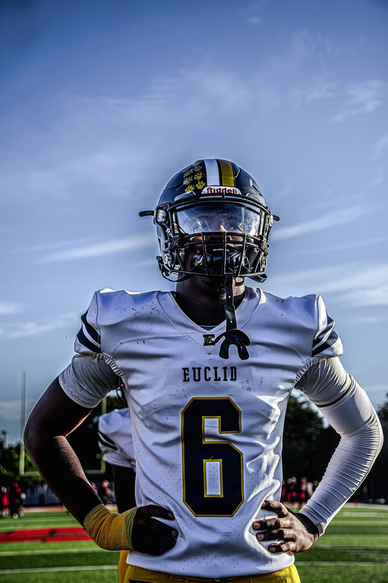 Russell54804917's tweet photo. Week 6 
1.5 sacks
5 tackles
3 TFLS 
32-10 win over shaker got pulled in the 4th quarter 
@Bryan_Ault @JaredLuginbill @NortheastFb12OH @SOTPodcast 
https://t.co/bhbUw11lBy https://t.co/BMjjTm2fwA