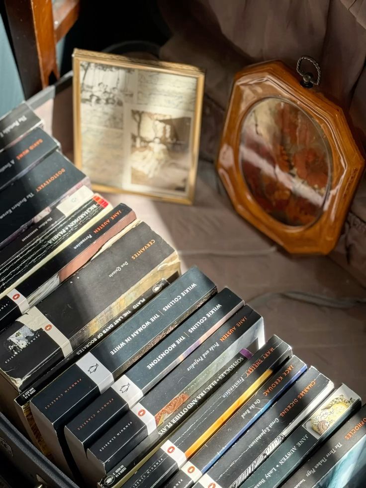 BookTasters's tweet photo. Rereading bits of old favorites feels like finding forgotten pieces of myself. https://t.co/qK1CEADaGt