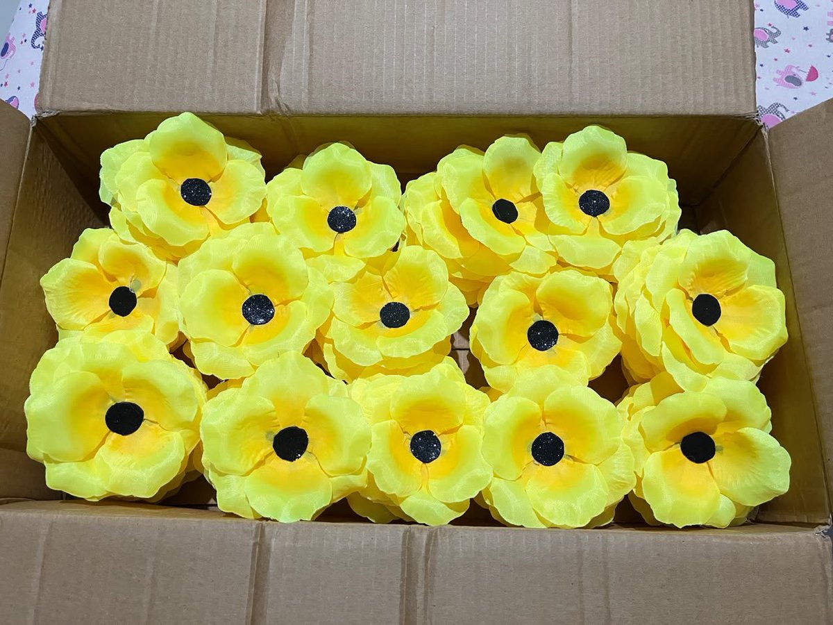 floresparajimin's tweet photo. Falta apenas TRINTA DIAS para começarmos a florecer o Morumbis! 🌼

E a nossa produção continua a todo vapor, estamos na reta final e a adm já tá recebendo muitas florzinhas prontas em casa para distribuir para vocês nas filas! 

Esse projeto vai ser INESQUECÍVEL! 💜 https://t.co/Xgw3ppy4Ye