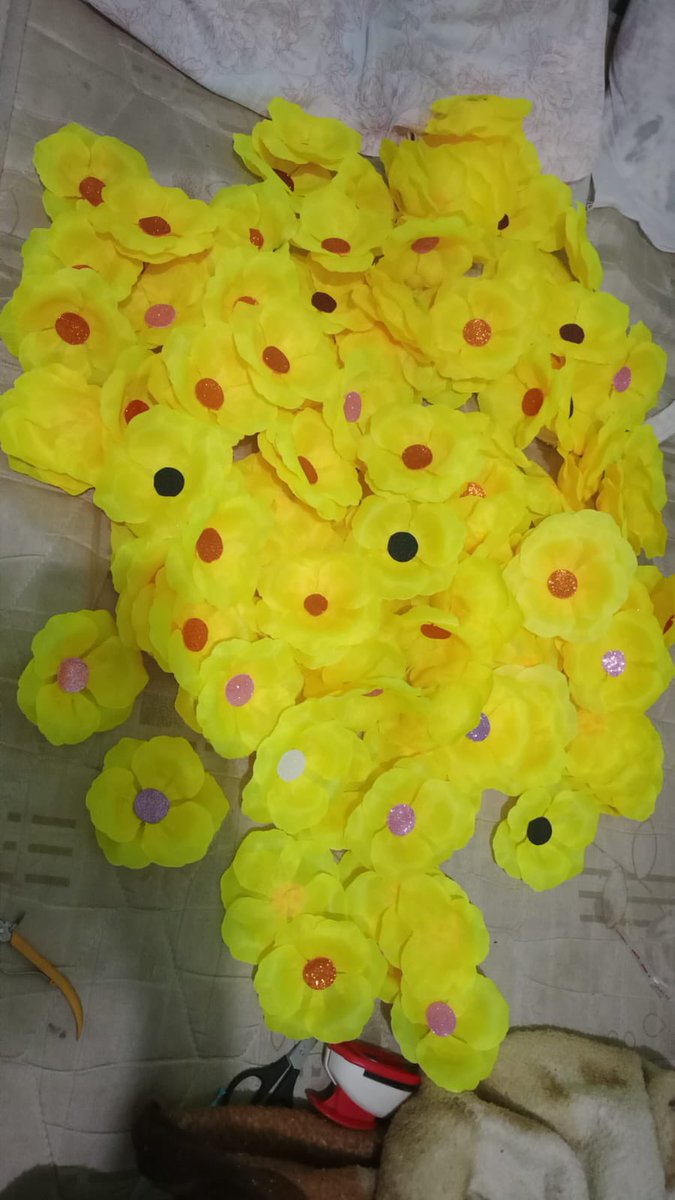 floresparajimin's tweet photo. Falta apenas TRINTA DIAS para começarmos a florecer o Morumbis! 🌼

E a nossa produção continua a todo vapor, estamos na reta final e a adm já tá recebendo muitas florzinhas prontas em casa para distribuir para vocês nas filas! 

Esse projeto vai ser INESQUECÍVEL! 💜 https://t.co/Xgw3ppy4Ye