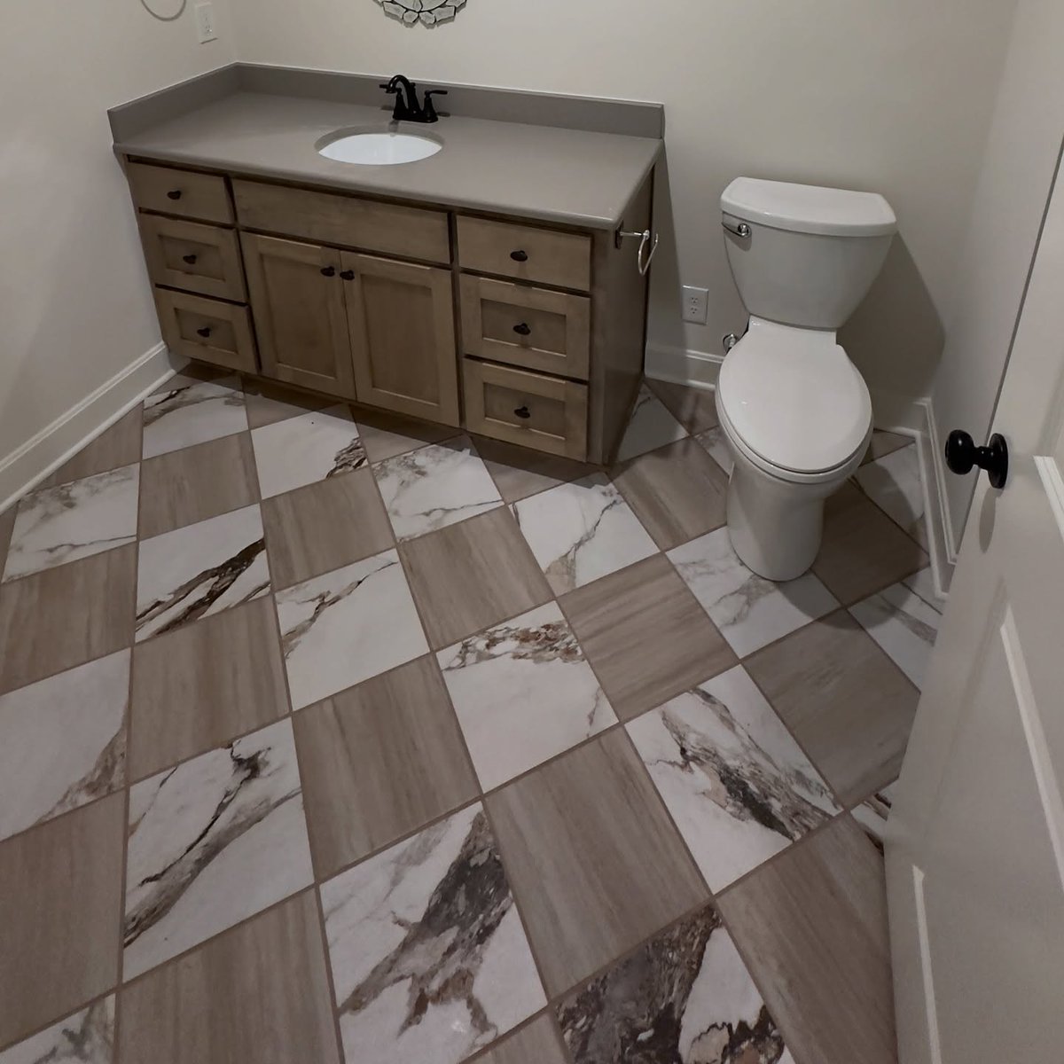 EmpireRemodelKC's tweet photo. Whatever design you have in mind for your bathroom, we can make it happen. We offer a variety of pattern, color, and material options. Schedule your free estimate today!
#bathroomremodel #bathroomdesign #kchomes #kansascity #kansascityhomes #subwaytile https://t.co/7c6qNktrV2
