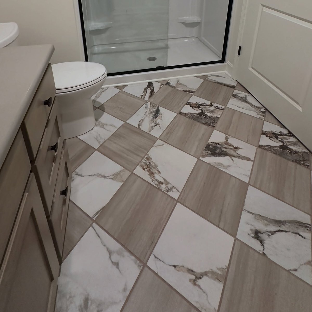 EmpireRemodelKC's tweet photo. Whatever design you have in mind for your bathroom, we can make it happen. We offer a variety of pattern, color, and material options. Schedule your free estimate today!
#bathroomremodel #bathroomdesign #kchomes #kansascity #kansascityhomes #subwaytile https://t.co/7c6qNktrV2