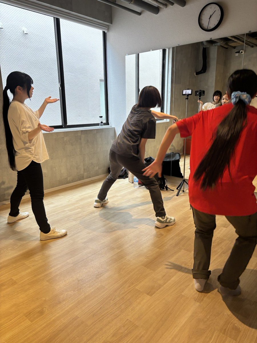 Fenexia_dance's tweet photo. 遅くなってしまいましたが、9月28日は、叶汰、しゅおん、ミリカ、みかん、あさひで飫肥城下まつりで踊る曲の練習を行いました！✨日に日に完成度が高まってきています！
練習の合間に、しゅおんからの差し入れを頂きました✨
@Kanata_puppy 
@shuon_a_11
@bayberry_myrica 
@mikan_1815 
@asahiii_13 https://t.co/eYnPADRFZq