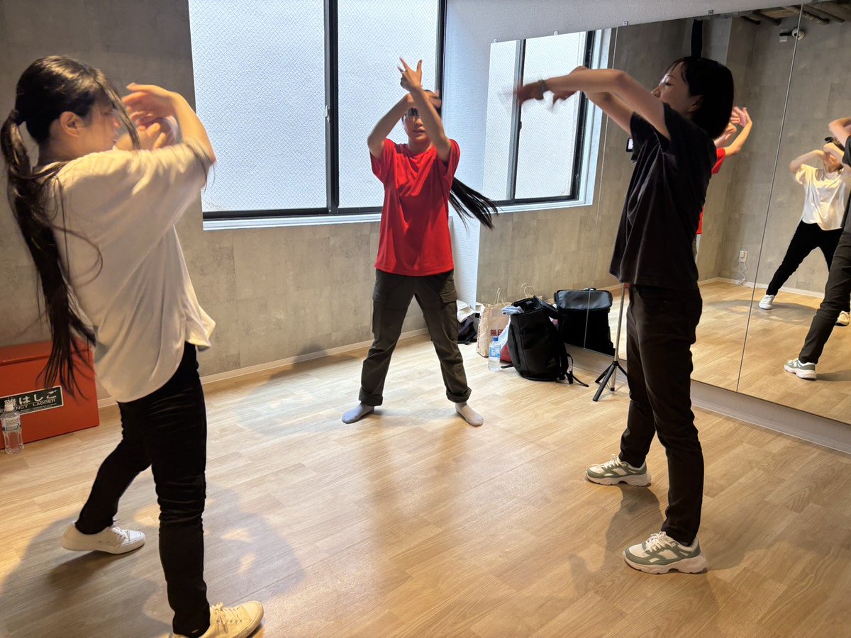 Fenexia_dance's tweet photo. 遅くなってしまいましたが、9月28日は、叶汰、しゅおん、ミリカ、みかん、あさひで飫肥城下まつりで踊る曲の練習を行いました！✨日に日に完成度が高まってきています！
練習の合間に、しゅおんからの差し入れを頂きました✨
@Kanata_puppy 
@shuon_a_11
@bayberry_myrica 
@mikan_1815 
@asahiii_13 https://t.co/eYnPADRFZq