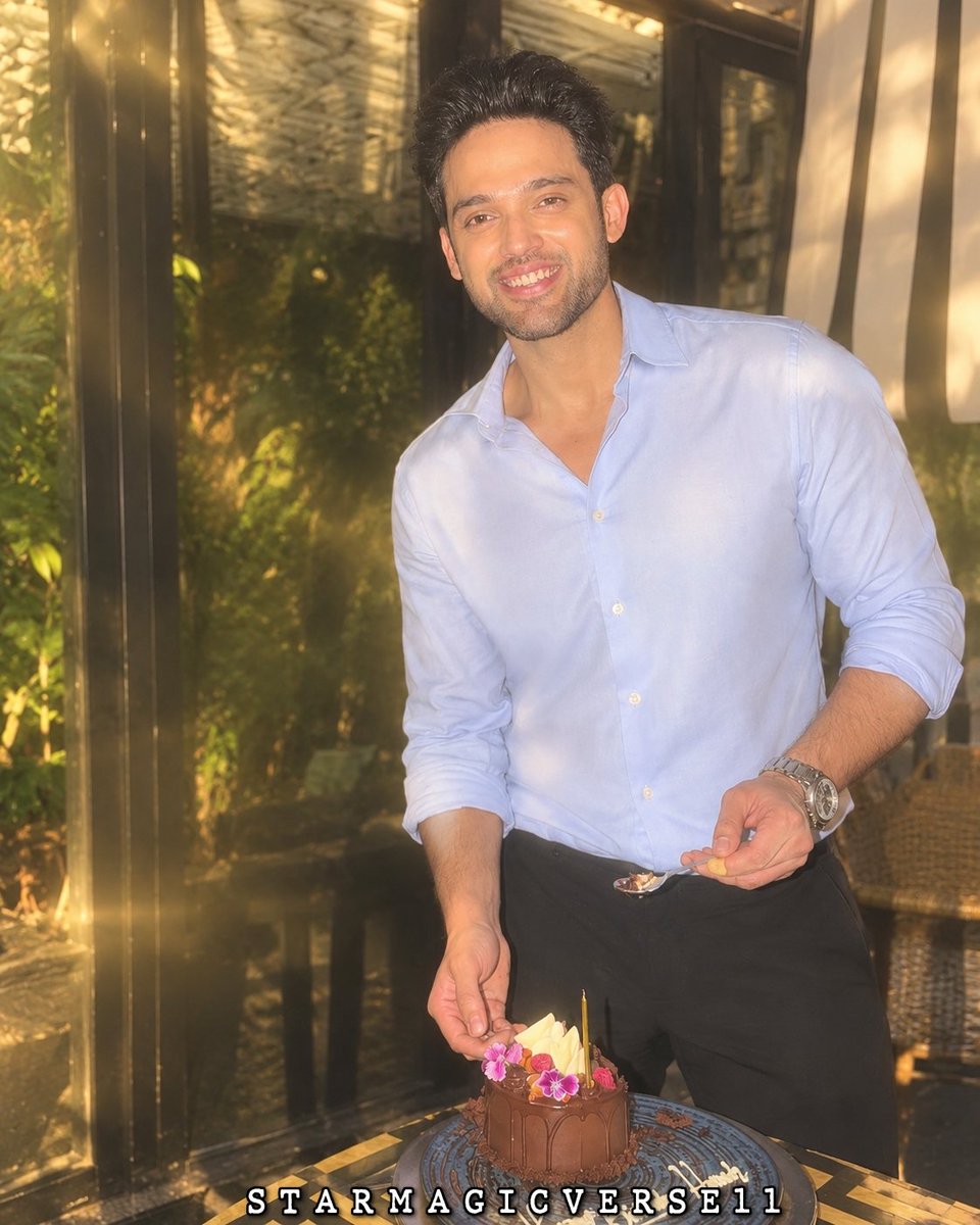 mishkatprecious's tweet photo. Just my Ladla being effortlessly handsome… and making this blue look like it was made for him💙🥹

#ParthSamthaan #Seherhonekohai #Mahid https://t.co/lPUPPaC5hO