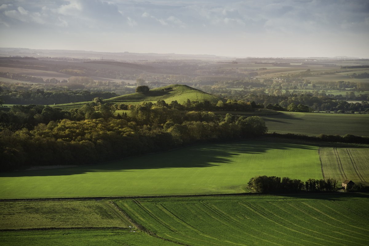 VisitWiltshire's tweet photo. 📷Picked Hill, Vale of Pewsey
 
Get a taste of North Wessex Downs National Landscape when visiting the Vale of Pewsey in Wiltshire.

With spectacular landscape views spanning from the   eastern county border to Devizes in the west, it is a walking and cycling haven this season. https://t.co/cBkfREfIQl