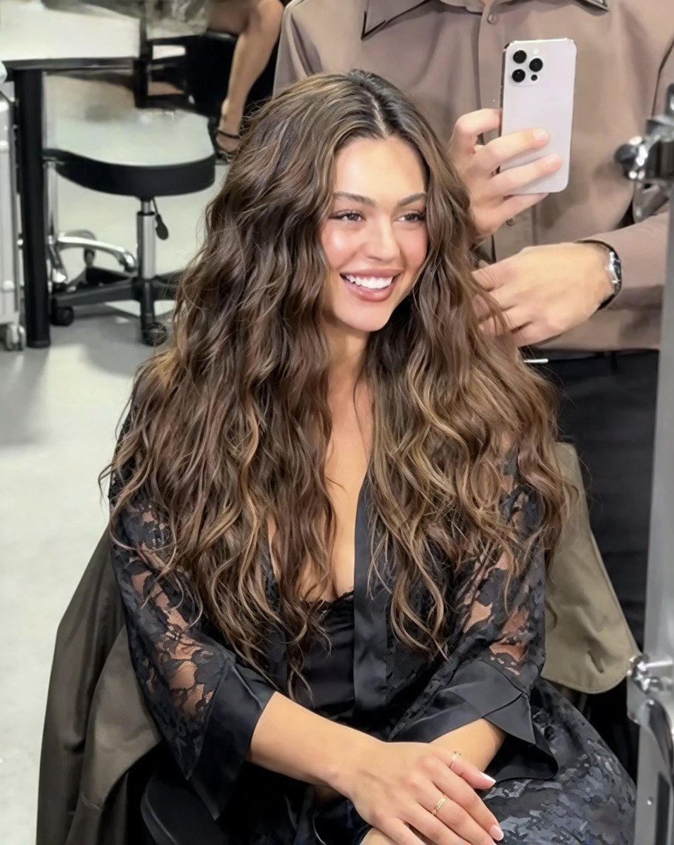 baddiehan's tweet photo. HOW IS SHE EVEN REAL https://t.co/jK0wiR1jM6