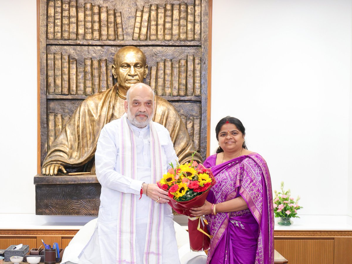 sangeetayadavup's tweet photo. आज दिल्ली में भारत के यशस्वी गृहमंत्री माननीय श्री अमित शाह जी का आशीर्वाद एवं मार्गदर्शन प्राप्त करने का सौभाग्य प्राप्त हुआ।
@AmitShah https://t.co/5HmxObWR3T