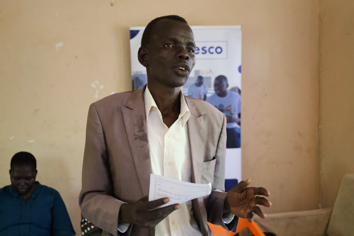 UnescoJuba's tweet photo. 📻 Everyone has the right to access information.
Today, UNESCO was in Terekeka to mark #AccessToInfo Day, as volunteers train ahead of the launch of the community’s first radio station.
With @jica_direct_en support, Terekeka is turning the right to information into reality.🎙️🇸🇸 https://t.co/ZLB6e7fY4N