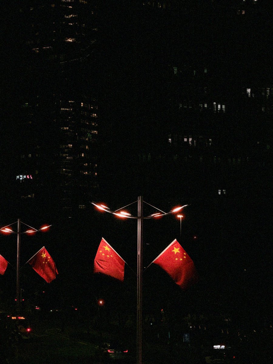 juliencdt's tweet photo. Je reviens de mon premier voyage à Shenzhen, avec une certitude : il ne faut pas croire tout ce qu’on dit sur la Chine. En bien, comme en mal. 

En balade dans la technopole pour représenter le groupe Humanoid, qui édite @Numerama, @Frandroid et @Clubic, j’ai été surpris de ne voir aucune des Chine qu’on nous présente sur les réseaux sociaux ou dans les médias occidentaux. 

En vrac :